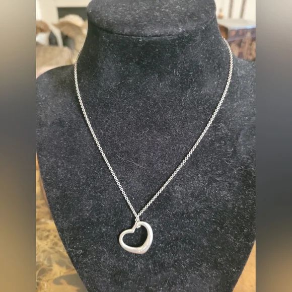 Tiffany Elegant Silver Floating Heart Pendant Necklace - Picture 2 of 4